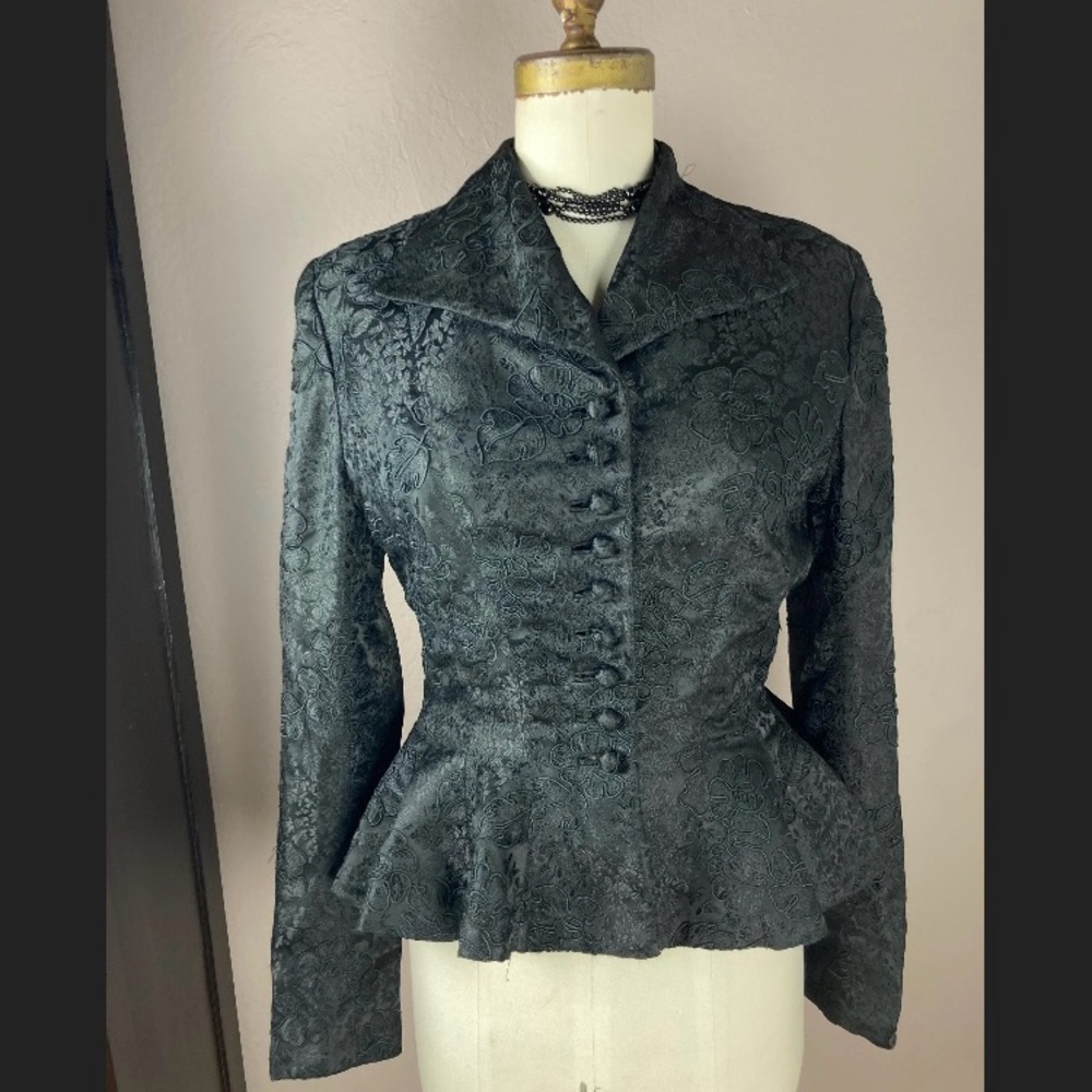 1950s Lilli Ann Tailored Silk Jacquard Blazer With Peplum and Soutache Design - Picture 2 of 10